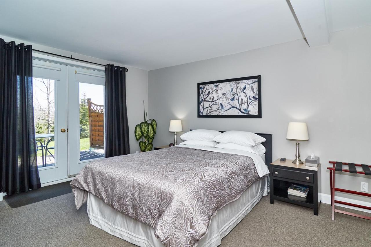 Auberge Aux Deux Pères Magog Esterno foto