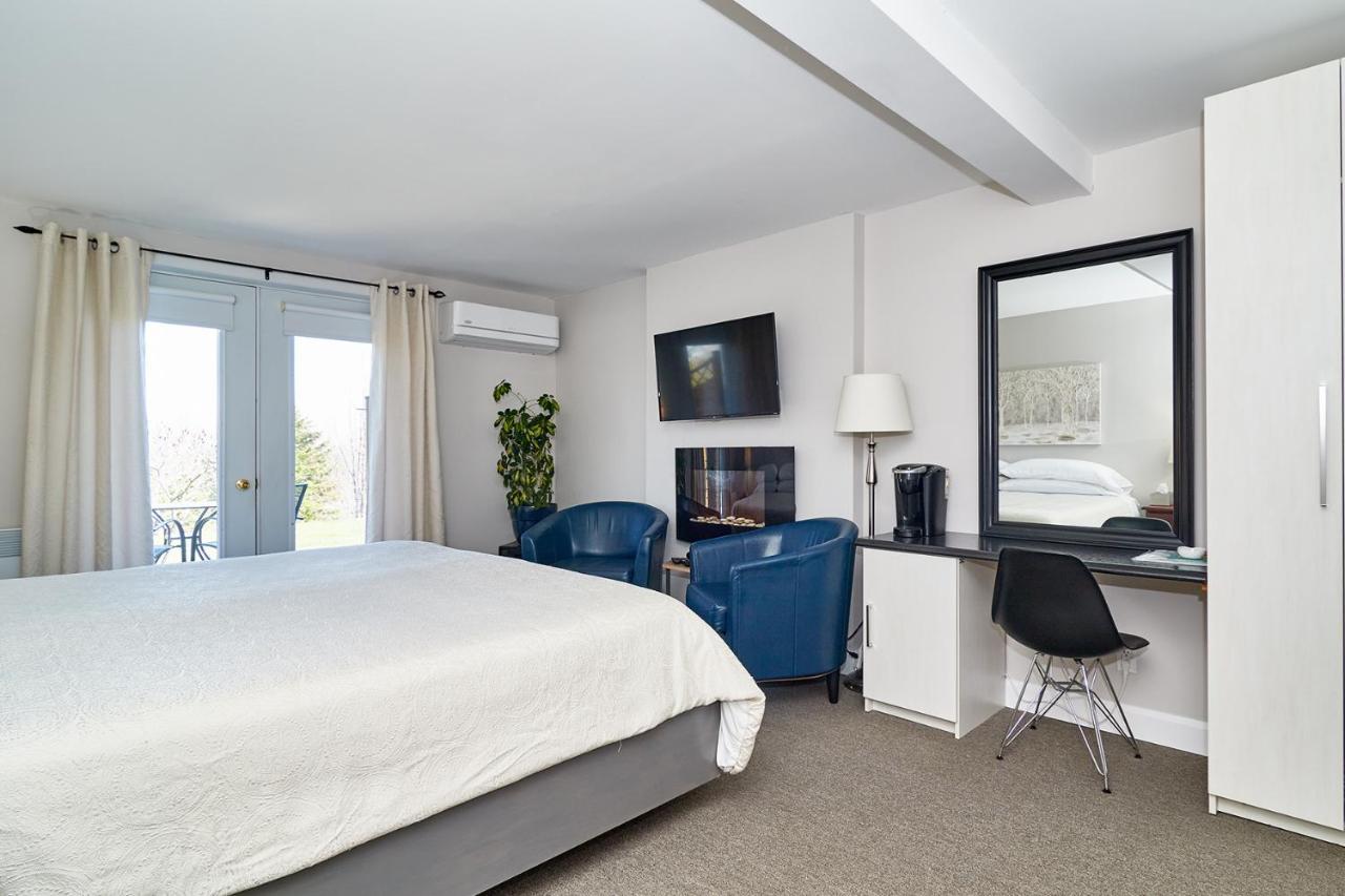 Auberge Aux Deux Pères Magog Esterno foto